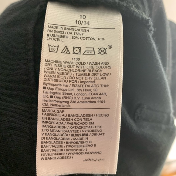 High waisted black flared cargo pants. Woman’s size 10. - Picture 3 of 4